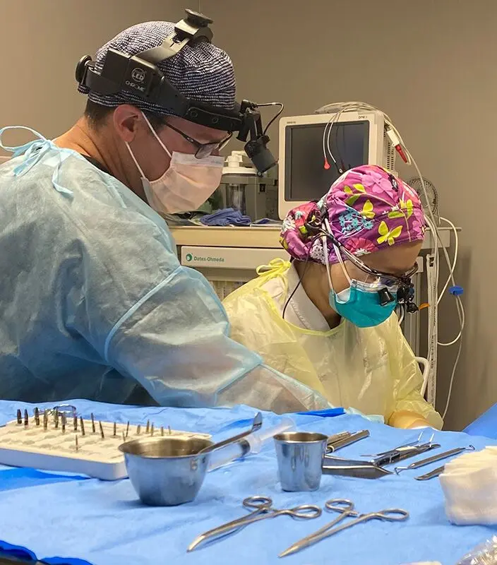 Full-arch surgical team working at the operating table
